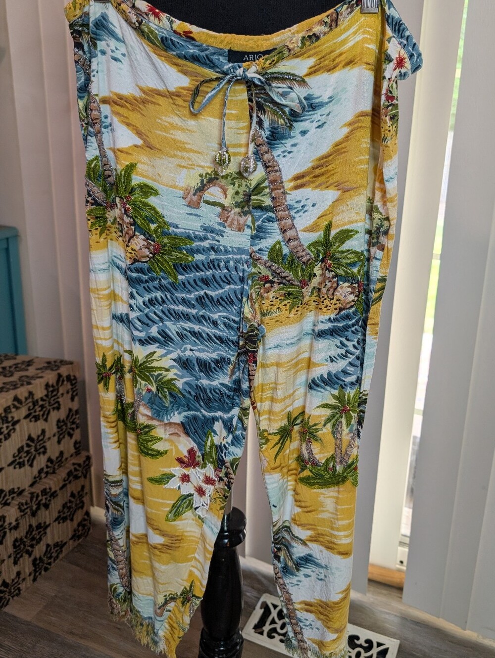 Ario Beach Pant with Tropical Scene And Beading - Picture 4 of 6